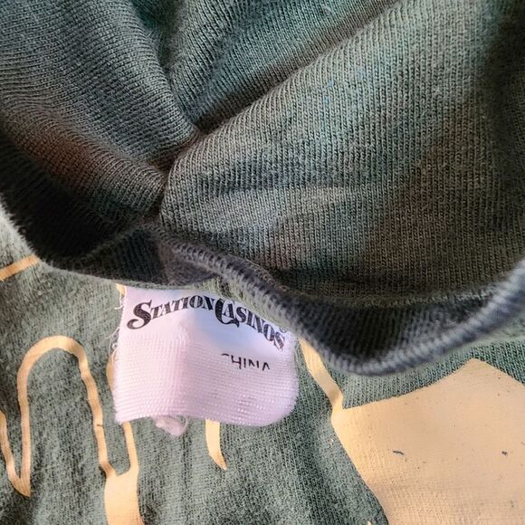 Station Casinos 2019 Woodstock Green Rubber Tshirt With Graphics Size Large - Picture 5 of 7